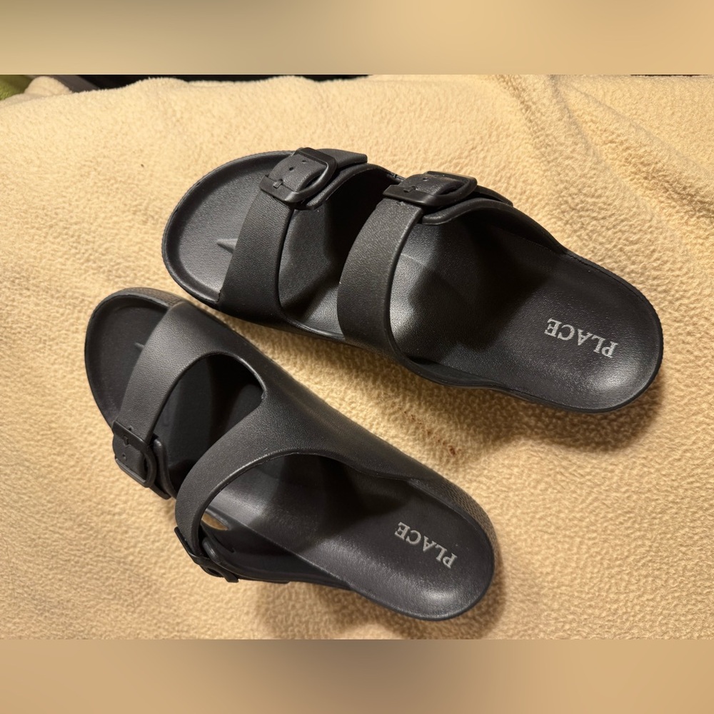 The Children's Place Black Women's Slippers